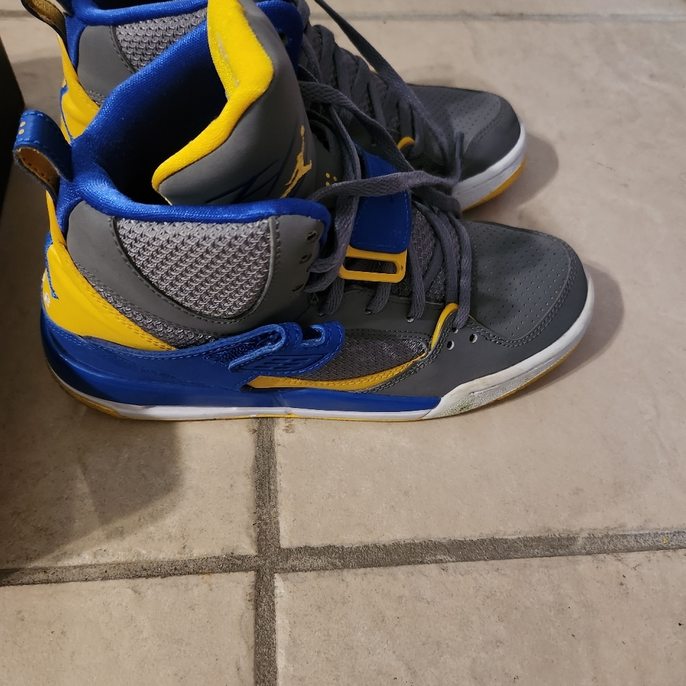 Nike - Picture 4 of 6